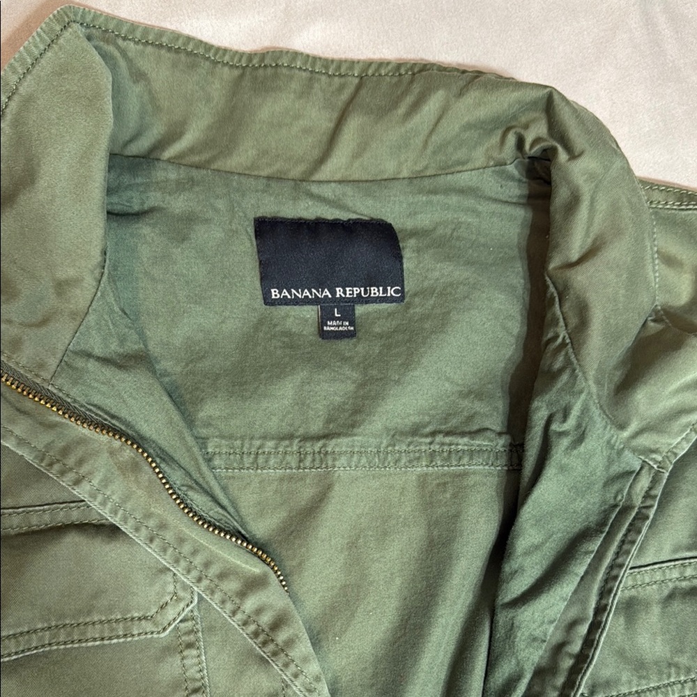 Banana Republic Green Bomber Jacket with Durable Stitching